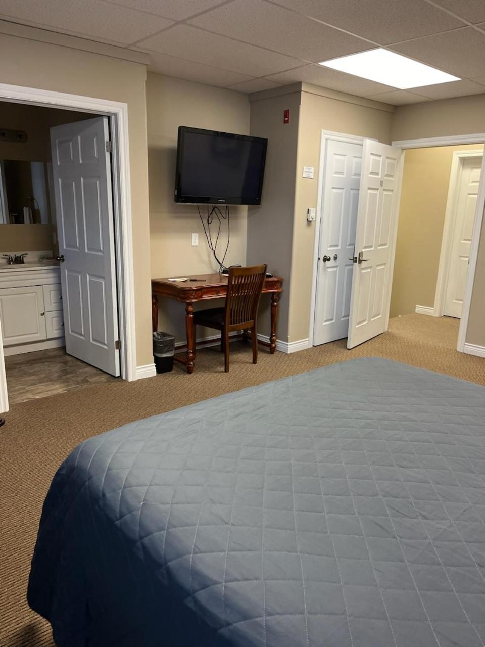Riverview Suites Кларенвилл Экстерьер фото