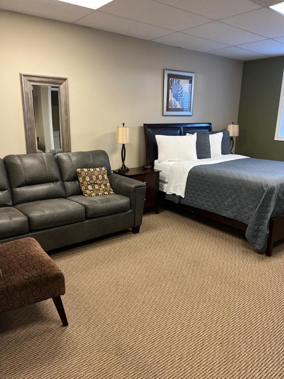 Riverview Suites Кларенвилл Экстерьер фото